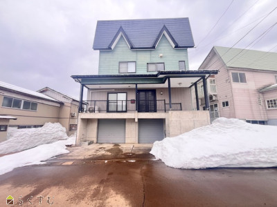 上越売買不動産　小国町横沢  高床３階建て　エアコン４台設置