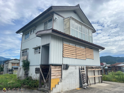 上越売買不動産　魚沼市須原　高床3階建て住宅